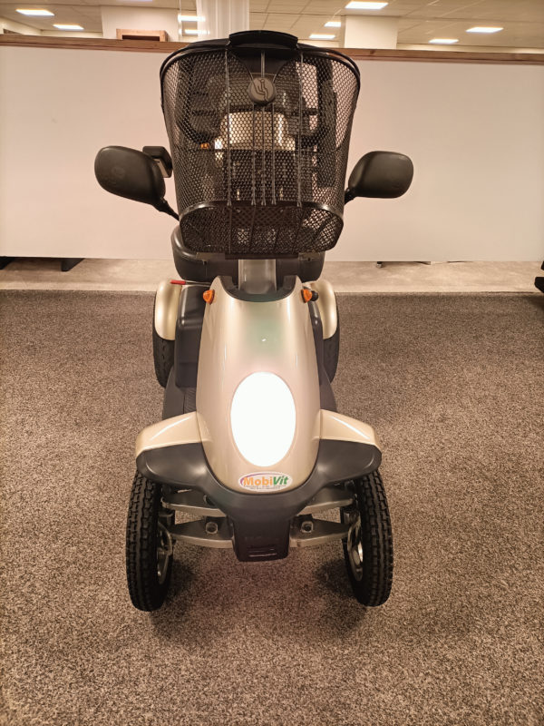 Trophy scootmobiel met NOODSTOP EN CRUISECONTROLE €3750,- - Afbeelding 2